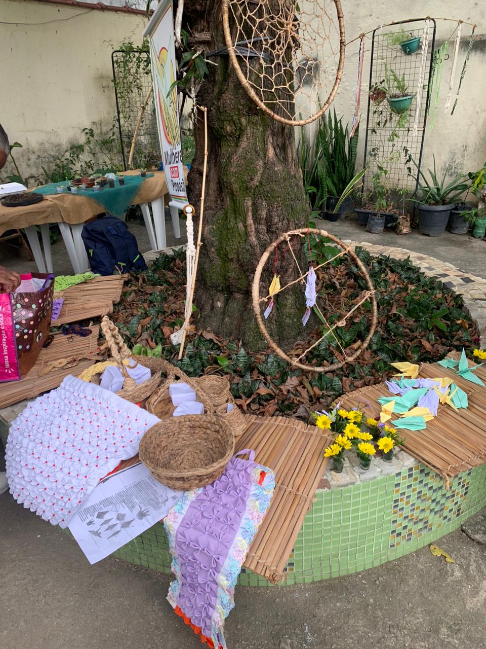 Exposição apresenta peças de artesanato criadas por Lia Maria